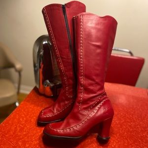 John Fluevog Hi Choice Borden red leather boots, heart shape 3’’ heels, size 8,5